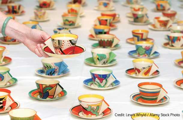 アール・デコや花模様の陶器を生み出した クラリス・クリフが