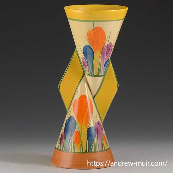 アール・デコや花模様の陶器を生み出した クラリス・クリフが アール・デコや花模様の陶器を生み出した クラリス・クリフが