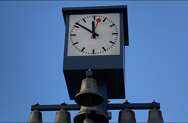 スイス連邦鉄道の時計を模倣した時計塔