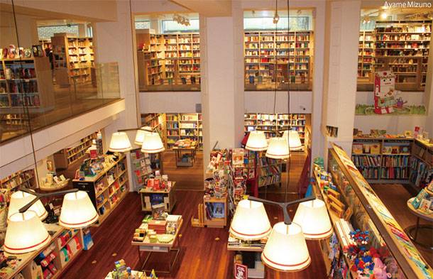 フォイルズ本店 Foyles, Charing Cross Road