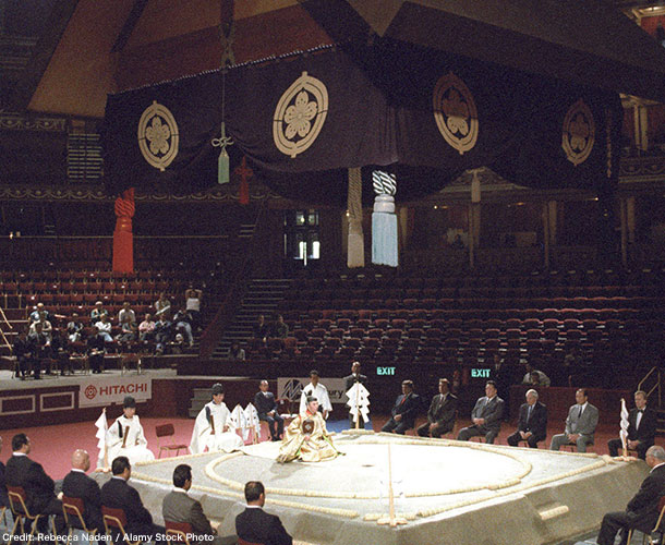 「ロイヤル場所」の開始に先立ち、清めの儀式が行われた