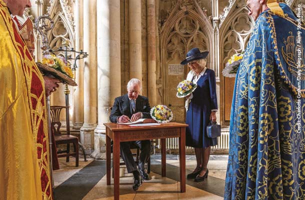イースターの恒例行事「ロイヤル・マウンディ・サービス」でヨーク大聖堂を訪れたチャールズ国王夫妻