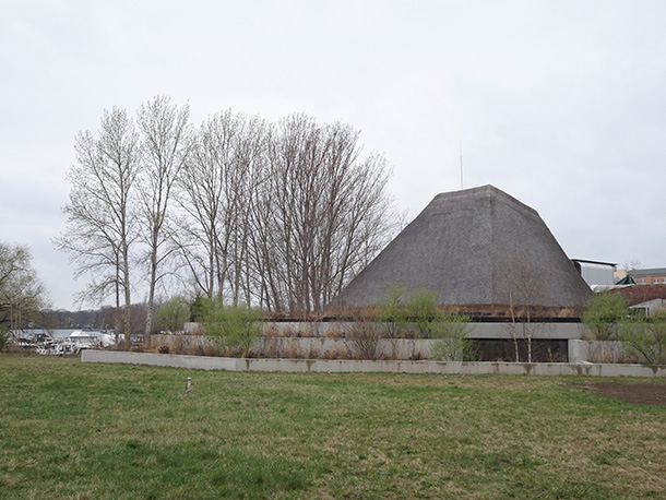 Reethausの設計はオーストリアの建築家、モニカ・ゴー グル。古代の寺院、洞窟から着想を得ているとのことです