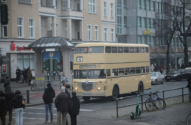 テオドア・ホイス広場で遭遇した往年の4番バス