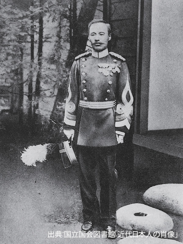 軍服に身を包む森鴎外（1899年撮影）