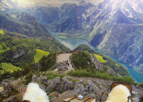 山小屋をイメージしたオフィス