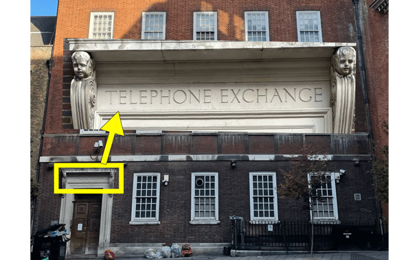 この地下に電話交換局があった